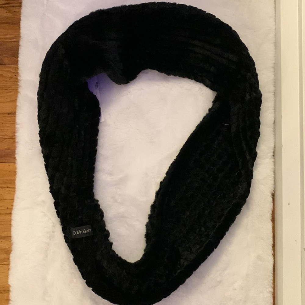 NWT Calvin Klein faux fur infinity scarf
